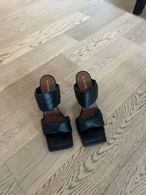 ALOHAS Natasha Puffy Mule Heels